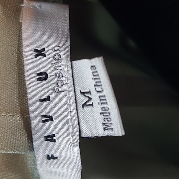 Favlux Fashion Women's Wrap Top with Pockets - Picture 7 of 7